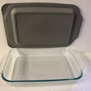 Pyrex 4piece Portable Glass Baking Dish with branded Carrying Case